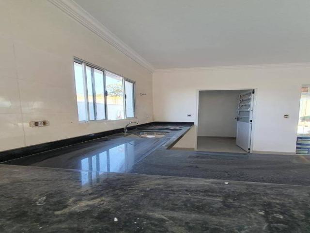 Casa para Venda em São José dos Campos - 4