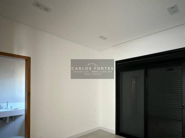 Casa para Venda em São José dos Campos - 4